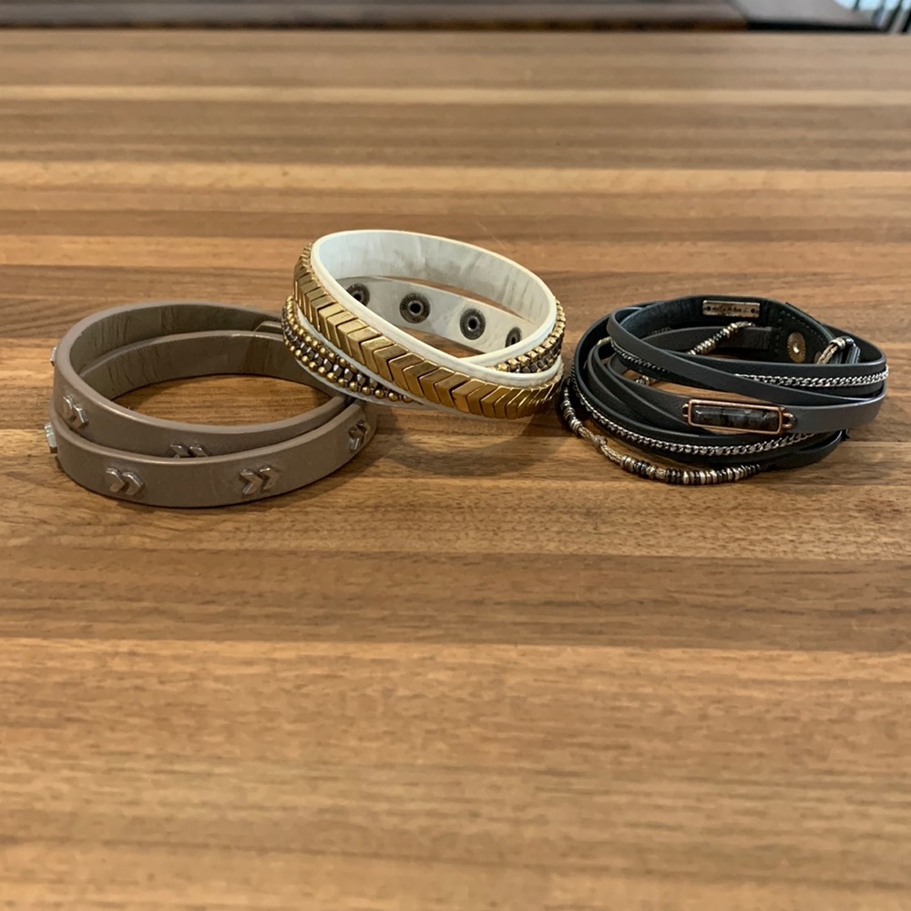 3 Wrap bracelets with snap closures.